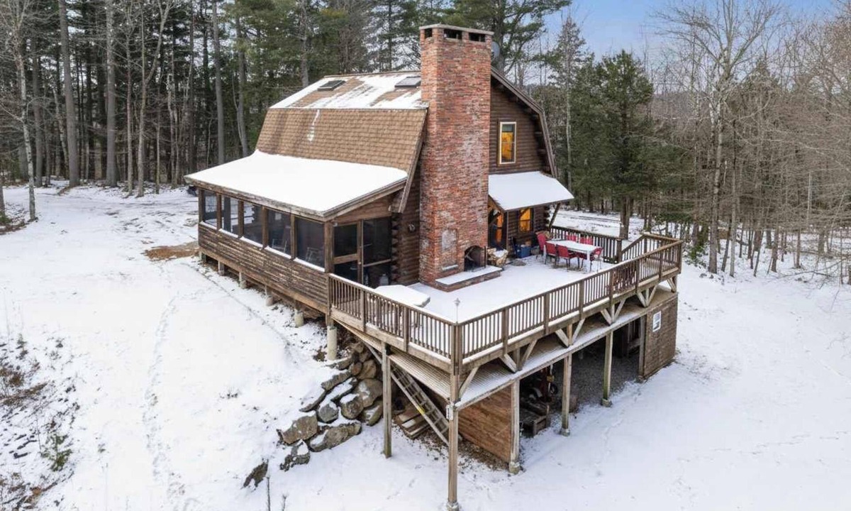 Blandford House | Charming 3-BR Berkshires Timber Cottage