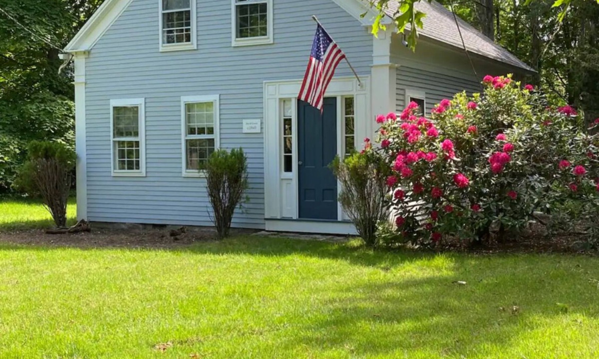 Cotuit Cottage | Charming 4-bedroom Cottage in the quaint village of Cotuit