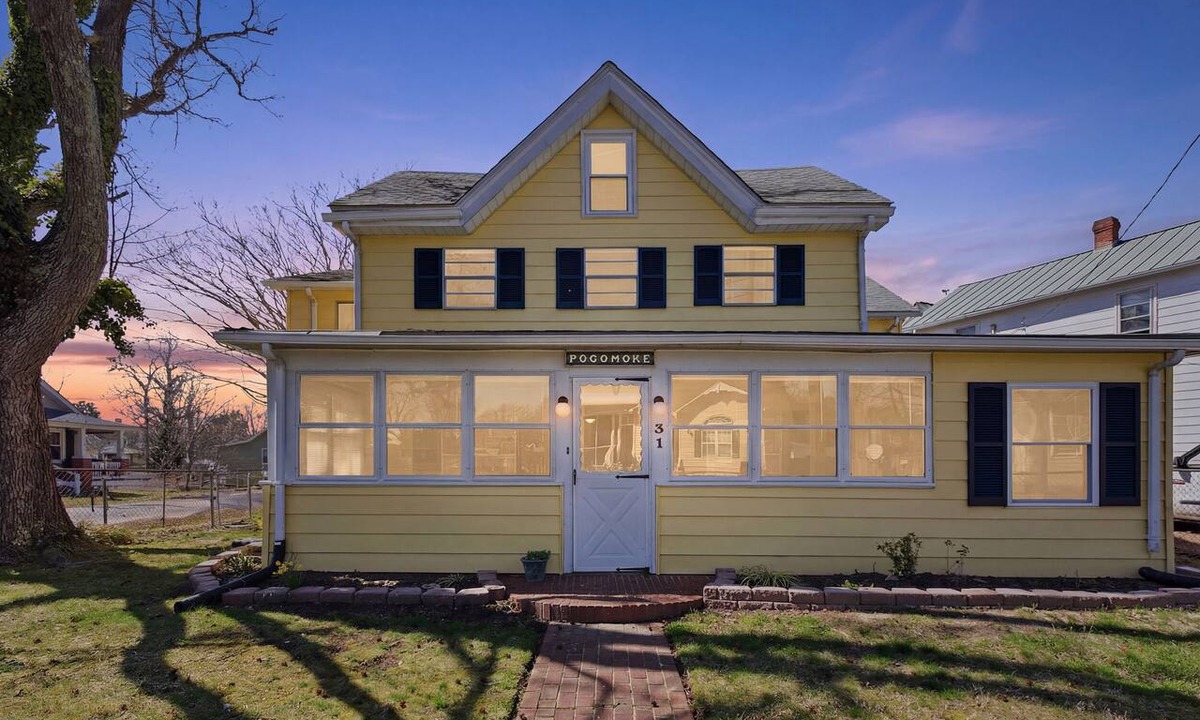 Colonial Beach House | Charming 6BR Colonial Beach Retreat, Walk to the Beach