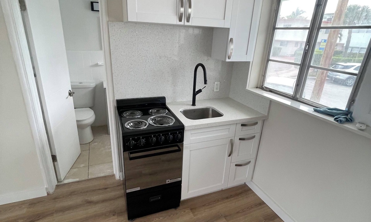 North Beach Apartment | Charming apartment in awesome Miami Beach with AC