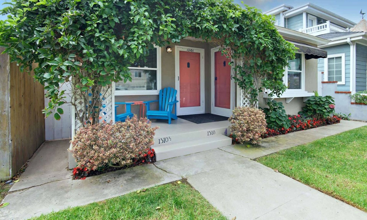 Old Towne House | Charming Beach Bungalow