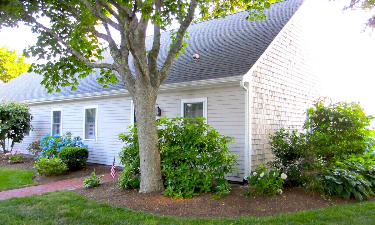 West Chatham Condo | Charming Chatham condo-Oyster Pond views, salt-water pool, tennis, water access