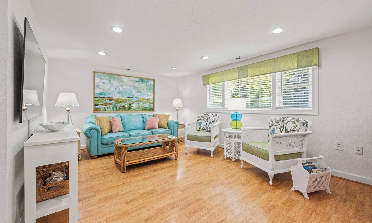 Manteo House | Charming Coastal Retreat in Manteo – Newly Remodeled & Ready for Your Stay!