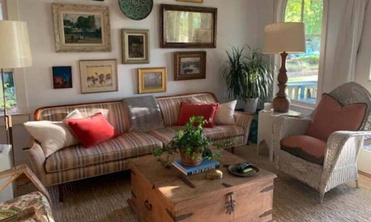 Irvington Cottage | CHARMING COTTAGE, 3 AND FULL 3, KAYAK DOCK, POOL