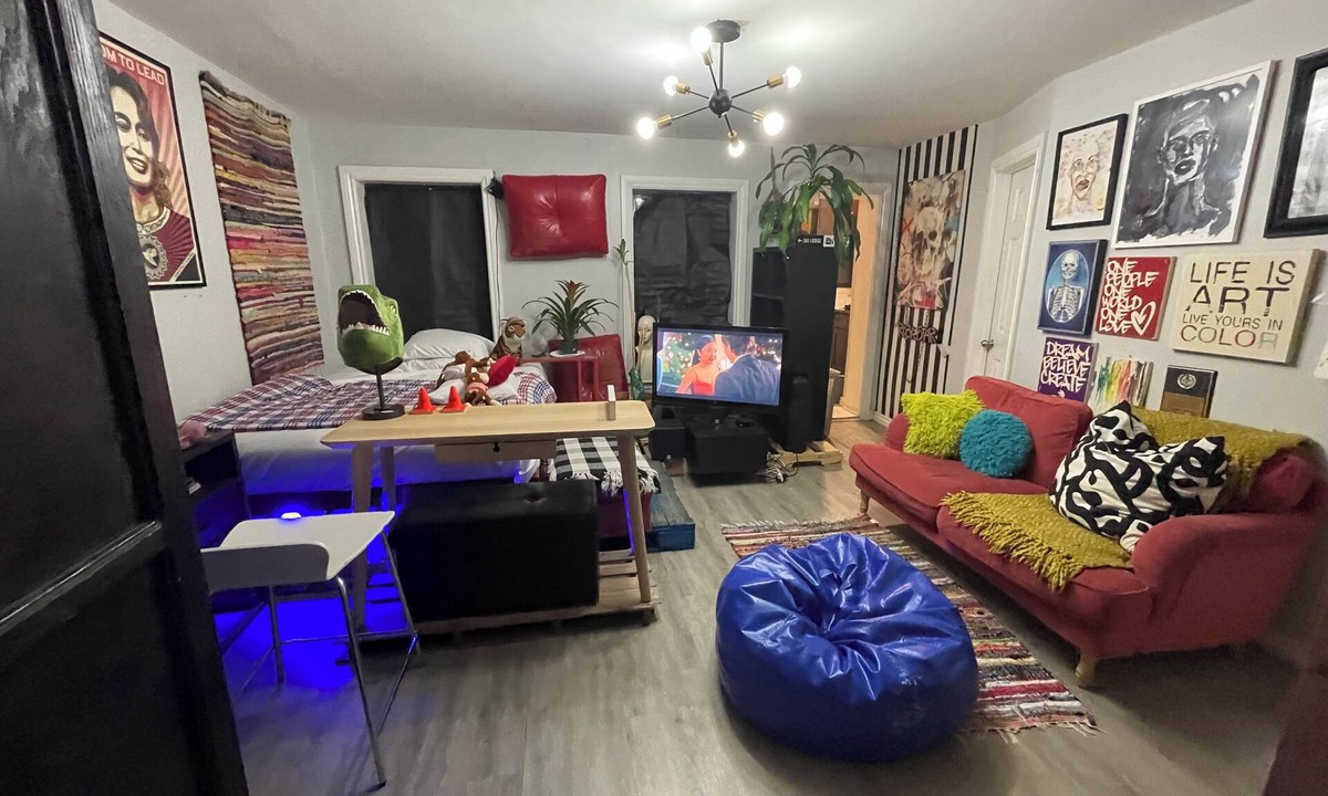 Prospect Lefferts Gardens Apartment | Charming COZY ARTSY Studio in Brownstone Gem w/priv BACKYARD PETS welcomed