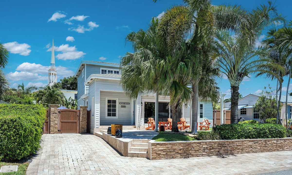 Delray Beach House | Charming Delray Beach House -Steps to Beach & Atlantic Avenue! VIP Beach Passes!