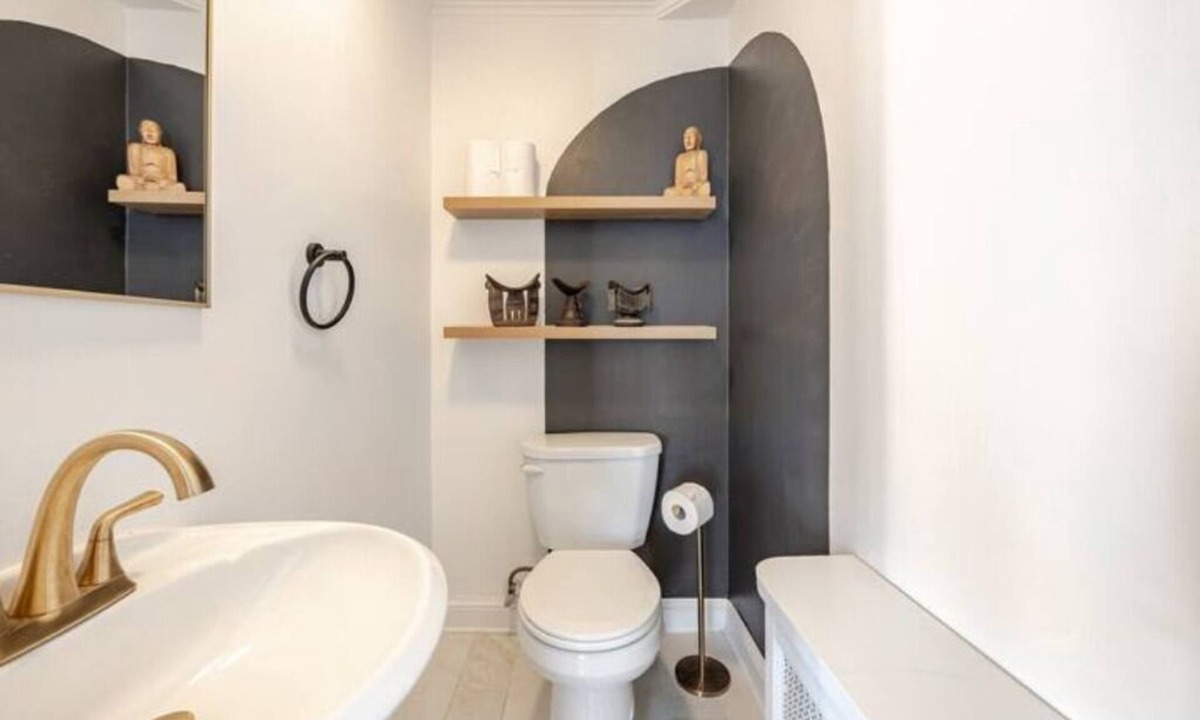 Potomac West House | Charming Family & Fido Oasis in Washington D.C.