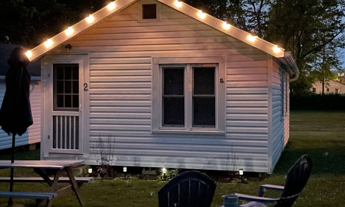Geneva-on-the-Lake Cottage | Charming GOTL 1 Bedroom Lake Erie Cottage, sleeps 4