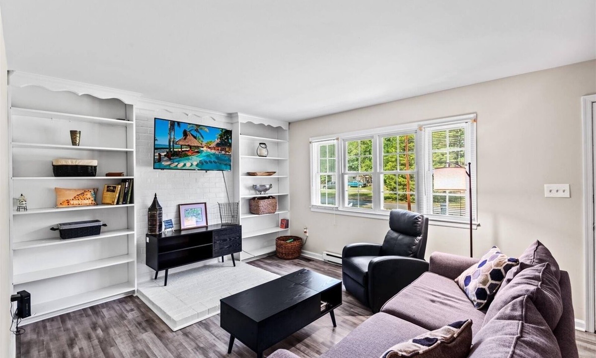 Bowling Green House | Charming Home Minutes from Town ! Close to Golf Course and Kings Dominion !