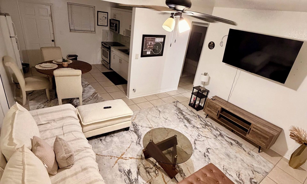 North Miami Beach House | Charming house in terrific Miami with AC, WiFi