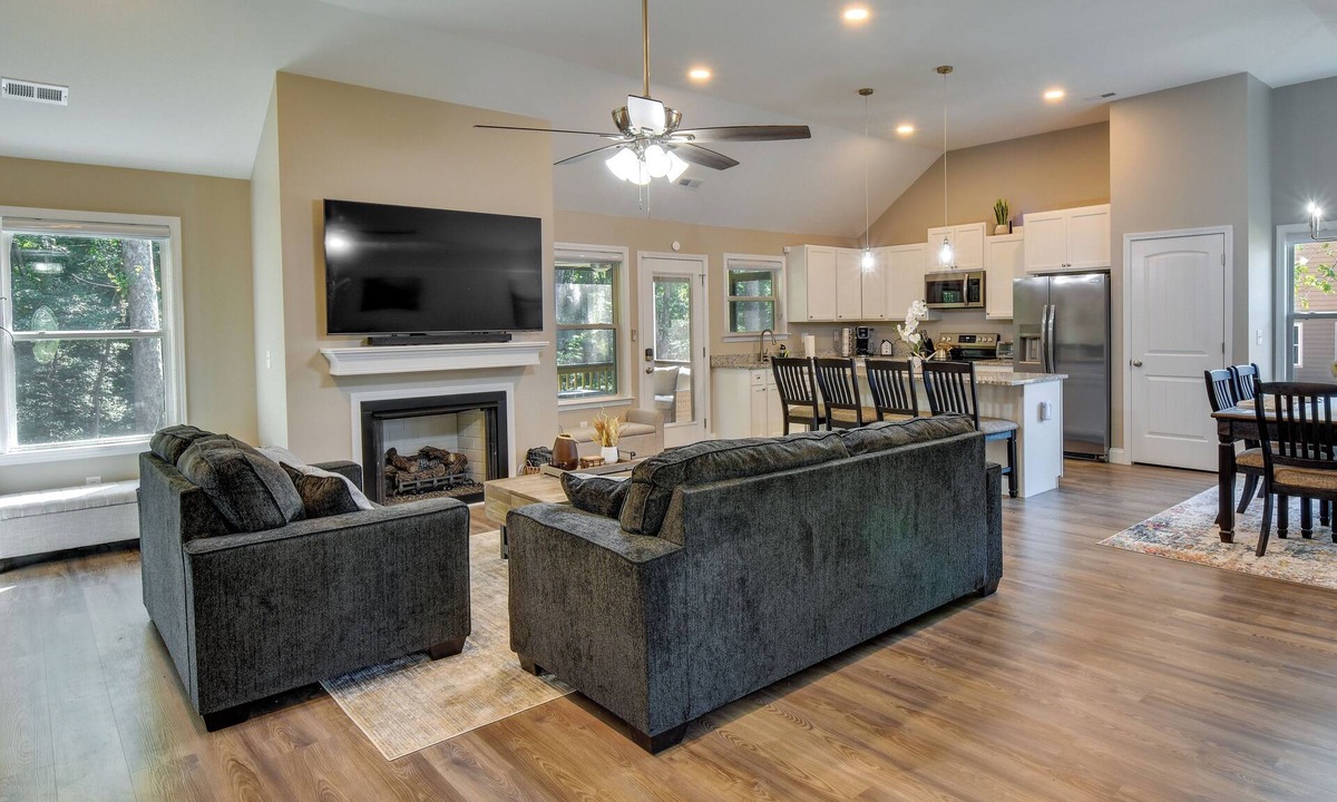Pendleton House | Charming Pendleton Retreat ~ 5 Mi to Clemson!