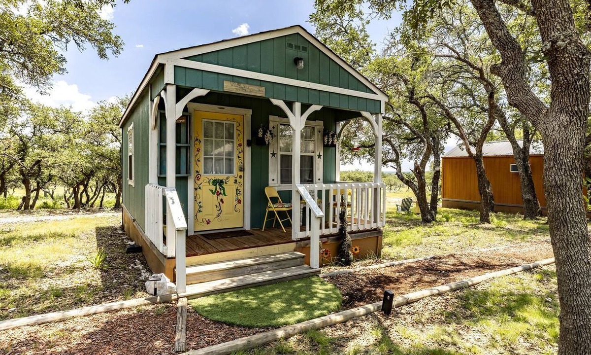Mountain Home Cabin | Charming Ranch Cabin with Milky Way Stargazing near Mountain Home, Texas