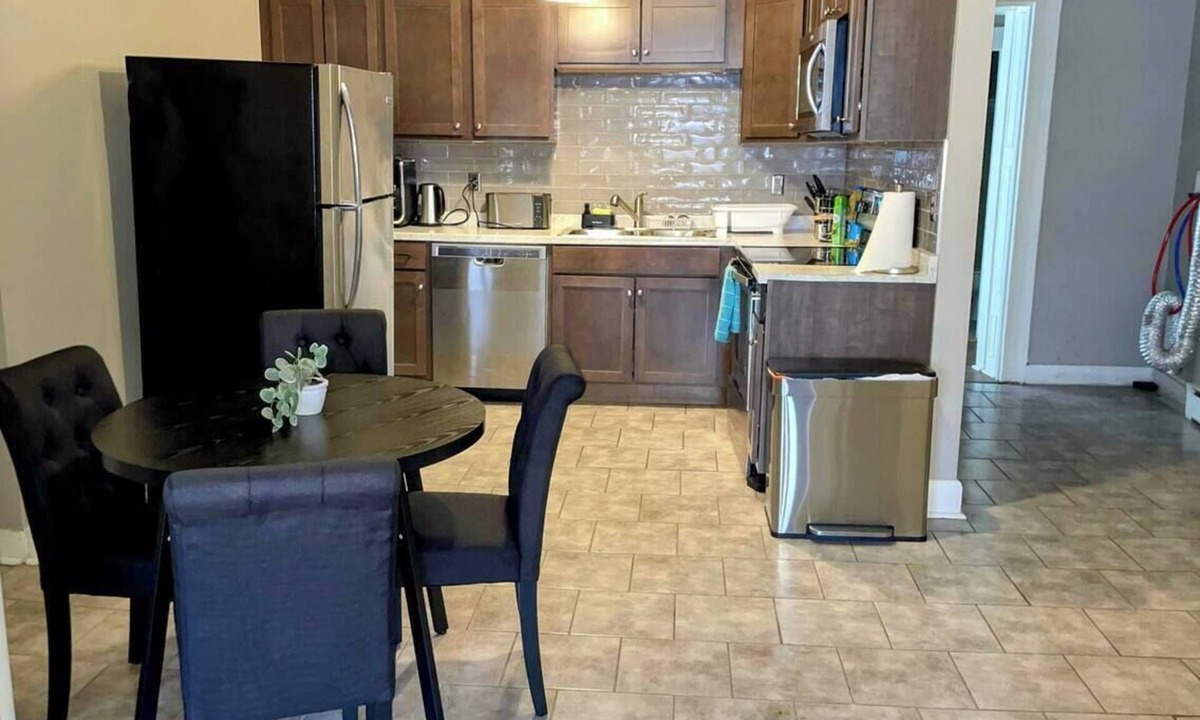 Downtown Albany Apartment | Charming & Roomy 3BR/1BA Fl 2 Apt @Downtown Albany