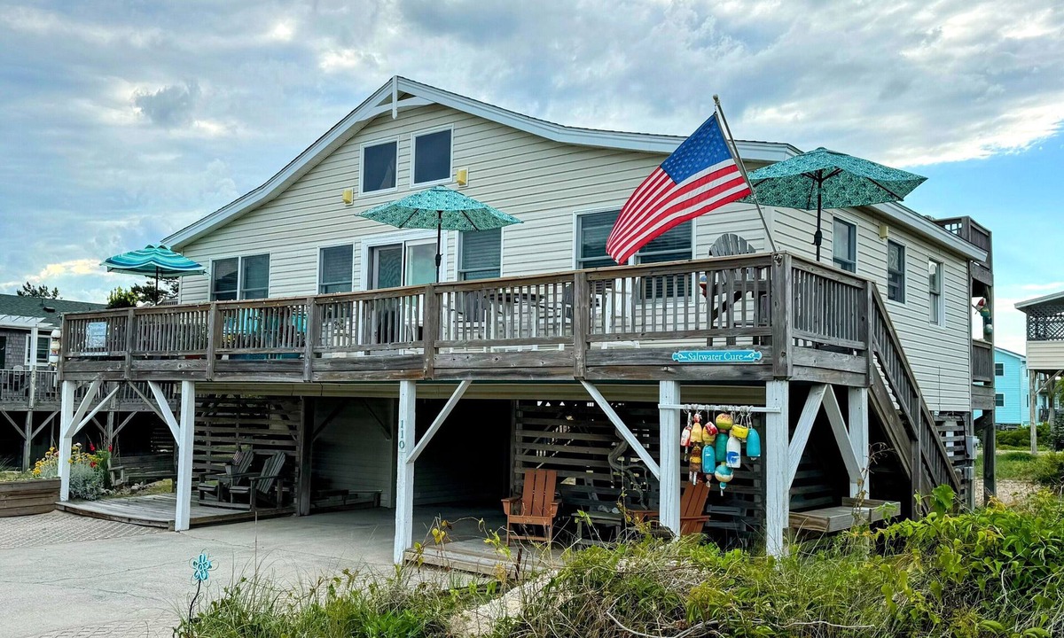 South Nags Head House | CHARMING SEMI-OF Steps to Beach! 3 Decks/Crows Nest/Ocean Views. Delightful Fun!