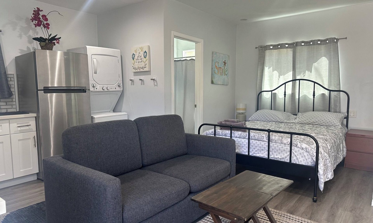 Burbank House | Charming stand alone guest house in Burbank close to universal studios