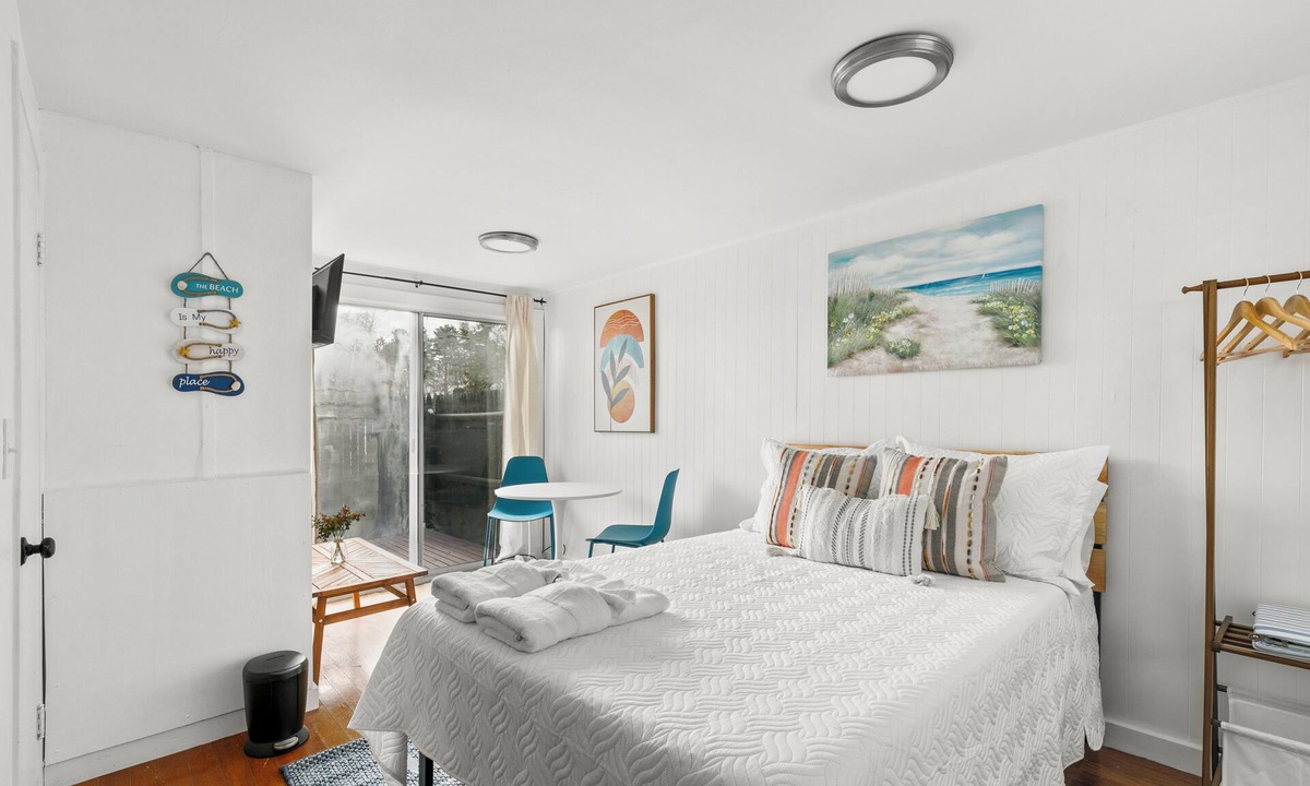 Dennis Port Condo | Charming Studio Dennis Port Getaway with WiFi and AC - Close to Beach!