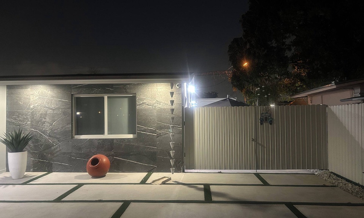 Hialeah Apartment | Charming studio in lovely Hialeah with AC, WiFi