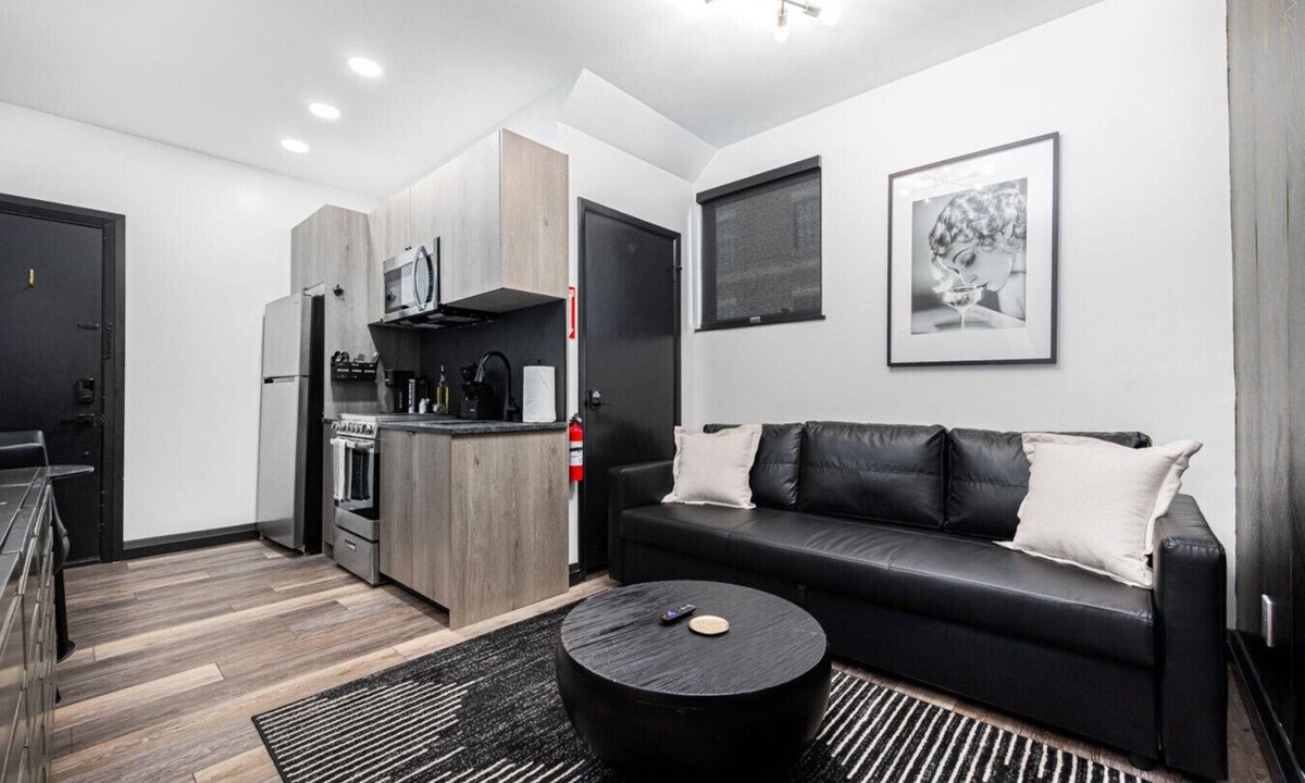 Downtown Columbus Apartment | Charming Suite|Walk to Parks & Cafes|Pets Welcome