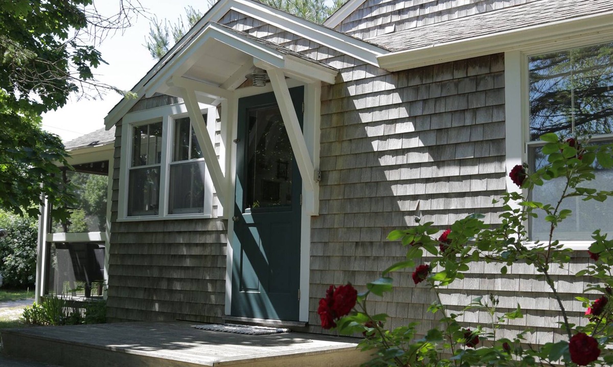 Eastham House | Charming Sun Filled Eastham Cottage at Fort Hill