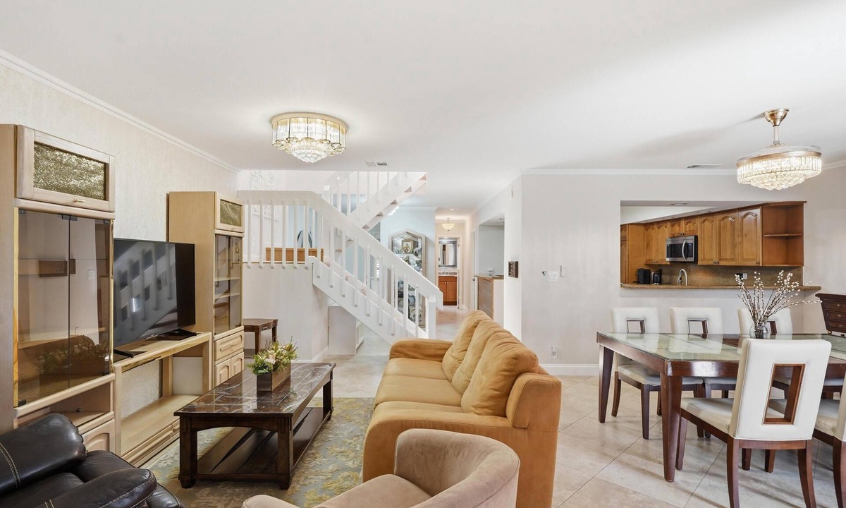 Deerfield Beach House | Charming waterfront townhouse