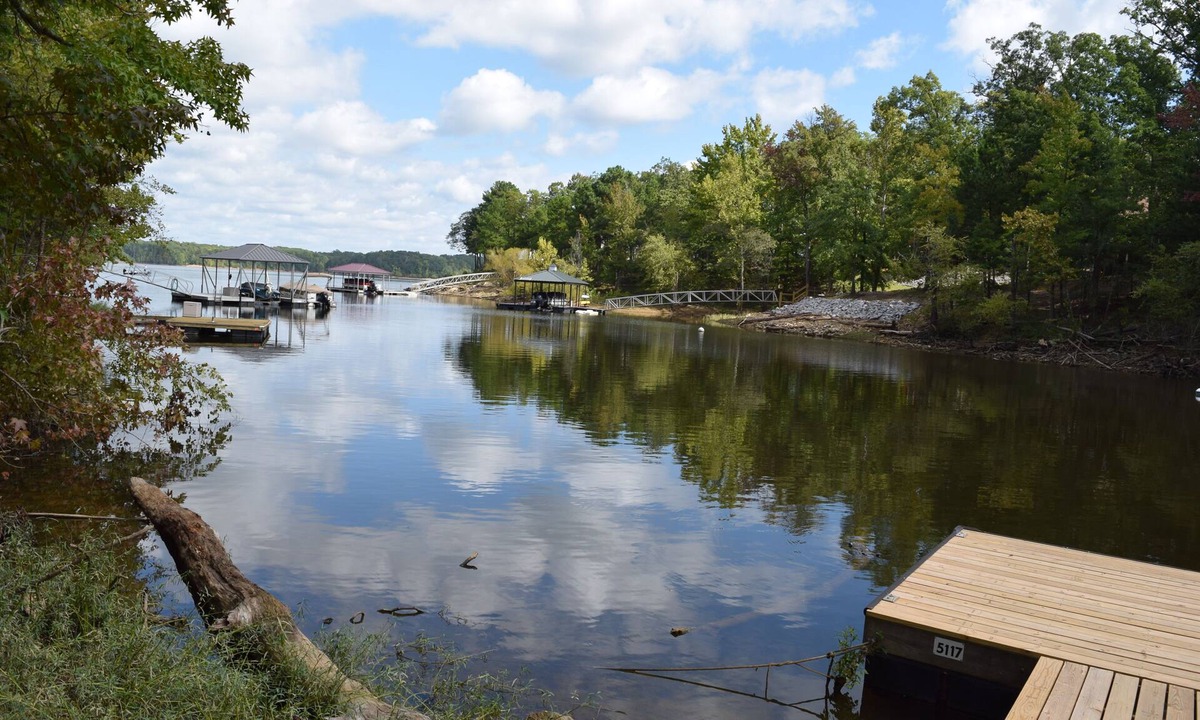 Merifield Acres House | Charming waterfront retreat on Buggs Island/Kerr Lake—perfect lakeside living!