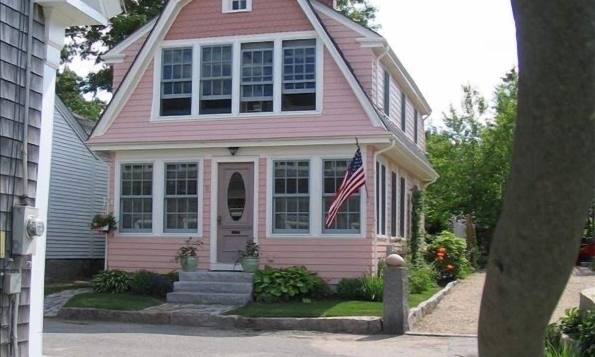 Rockport Cottage | Charming year round cottage - Pet Friendly with Wi-Fi