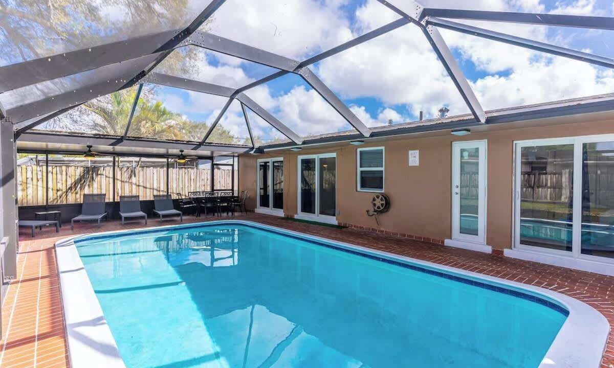 Driftwood House | Cheerful 4 Bedrooms house with Pool and Game Room