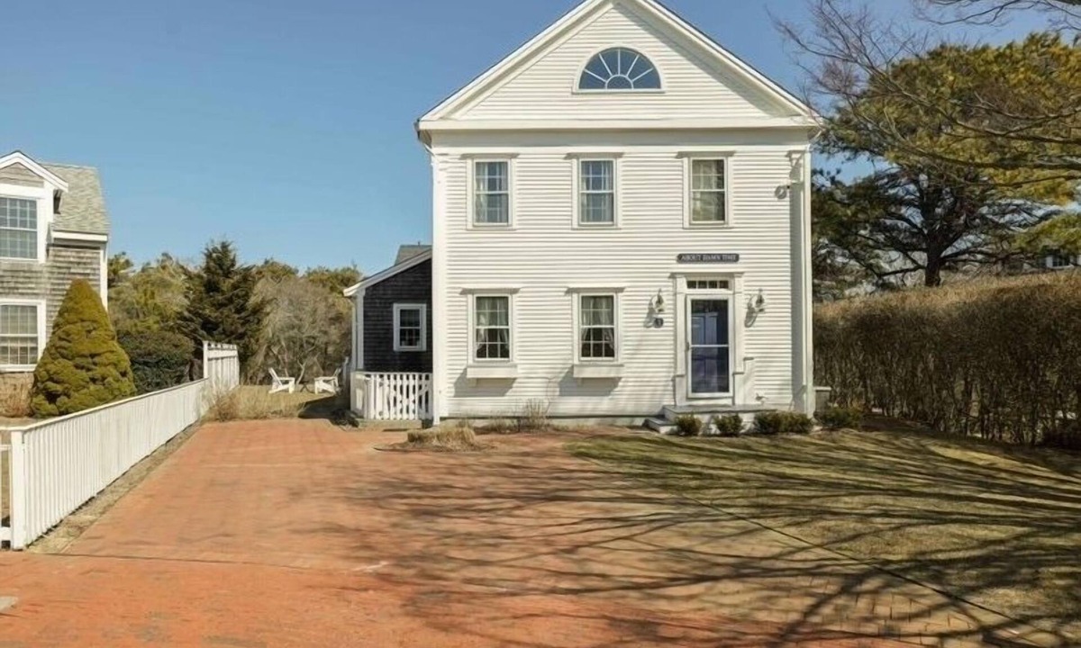 Nantucket House | Cheerful 5 br Nantucket home; perfect for families