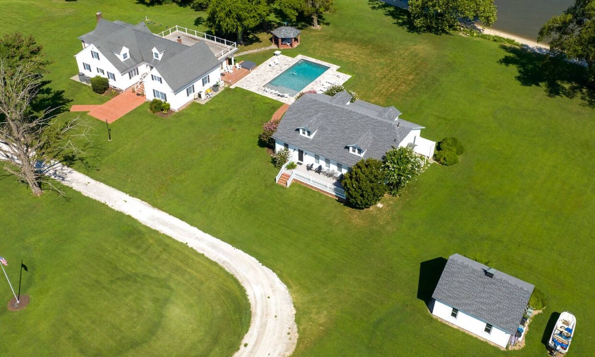 Secretary House | Chesapeake Bay Large Beautiful Waterfront Estate! "Belle Aire Landing"