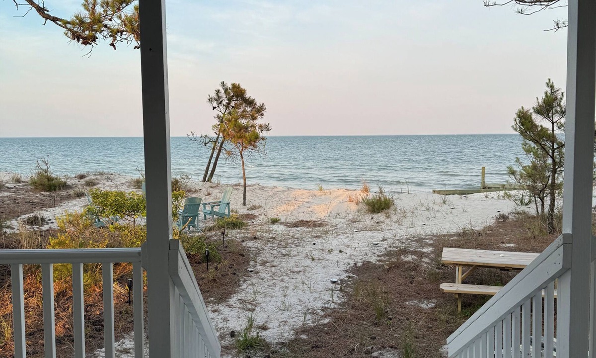 Bavon House | Chesapeake Bayfront Cottage - Private Beach w/Kayaks in Port Haywood