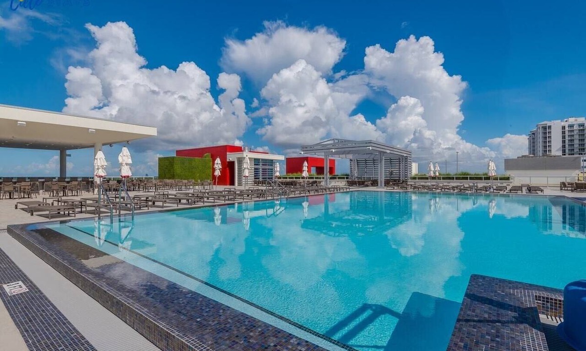 Hollywood Condo | Chic 1BR Condo w/Partial Ocean View at Costa-CS4