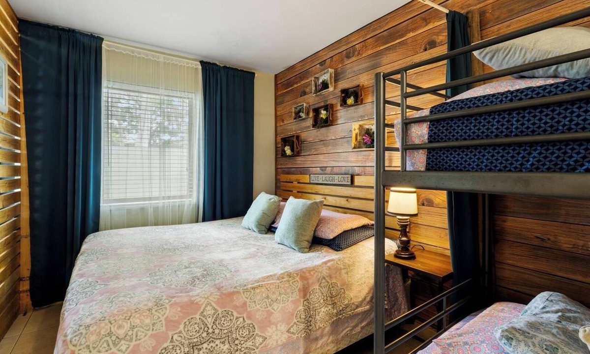 Downtown Hollywood Apartment | Chic 1BR Studio – Pets Welcome, Garden and BBQ