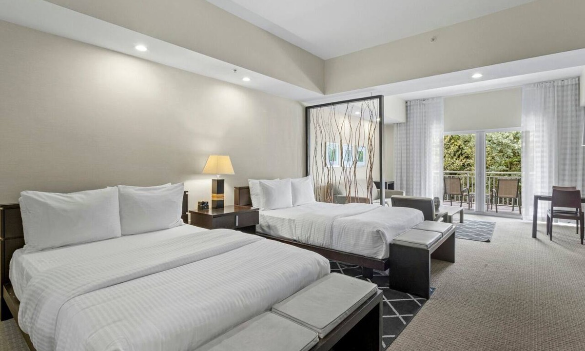 Ludlam Hotel | Chic and Modern Living in Miami! 3 Gorgeous Rooms, Balcony | Outdoor Pool + Spa