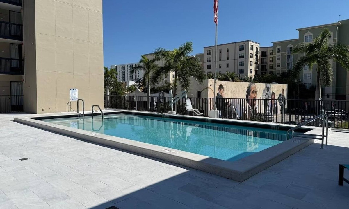 Downtown Hollywood Hotel | Chic Downtown Haven near Hollywood Beach Broadwalk! 2 Relaxing Units! Breakfast!