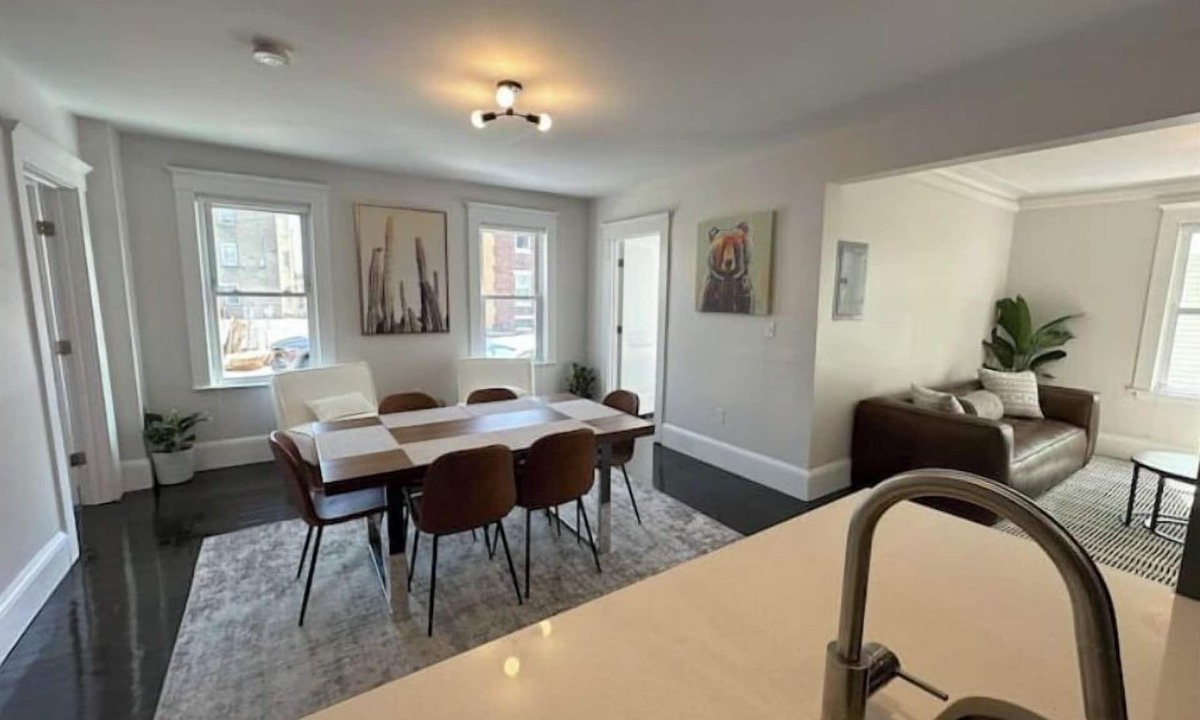 Salem Condo | Chic Downtown Salem 3 Bedroom w/Parking