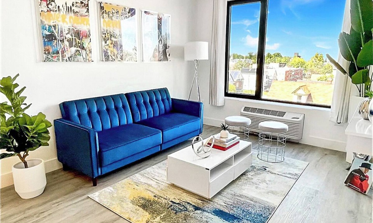Elizabeth Apartment | Chic King 1BR Near NYC & MetLife