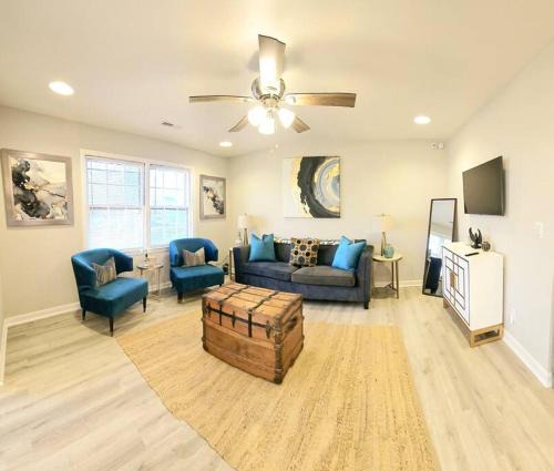 Goose Creek Villa | Chic Oasis: 3BR, 2BA, Private Deck
