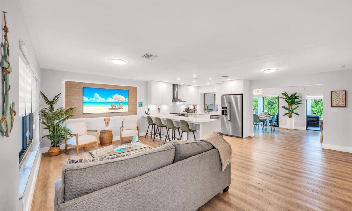 Plantation House | Chic + Upscale + Heated Pool | 15 min FLL & Beach