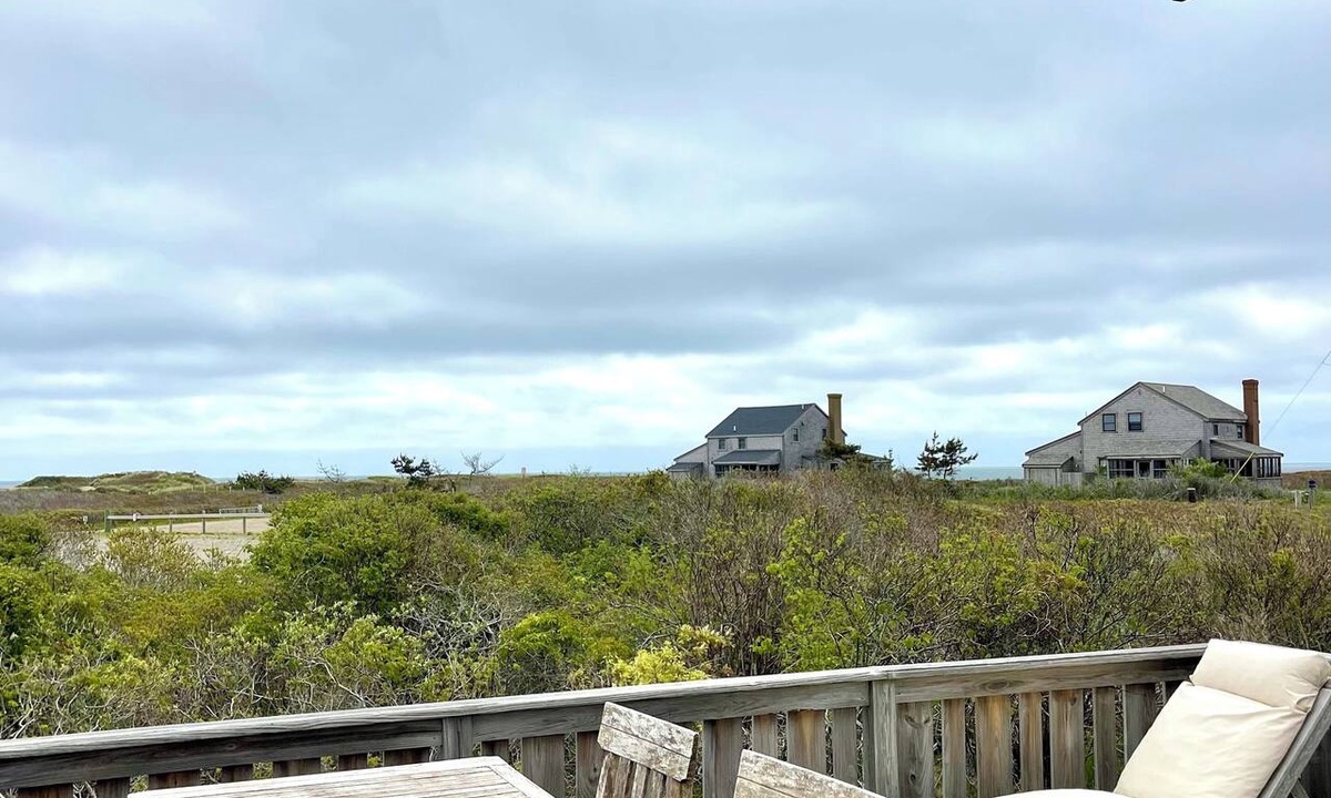 Surfside House | Chill beach 3-bedroom getaway on Nobadeer beach