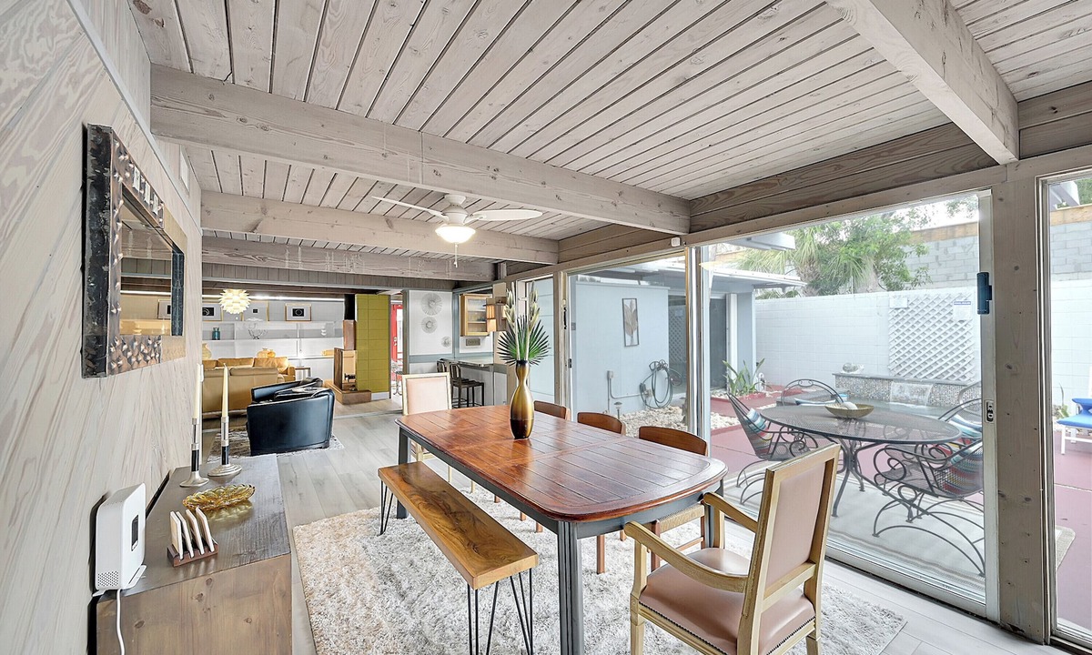 Lauderdale-by-the-Sea House | Chill Mid Century Beach Home 5 min Walk to Beach. Fun Salt-Kissed Sanctuary!