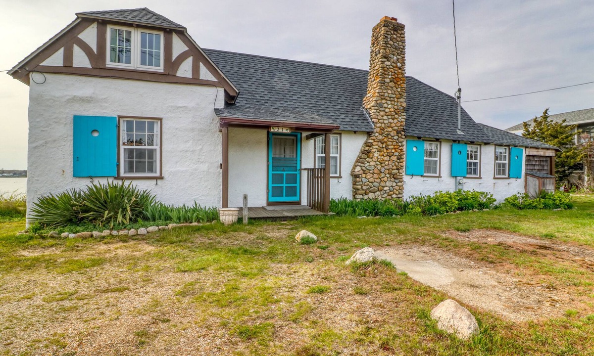 East Chop House | Classic Oak Bluffs Beach House | Excellent Harbor Views | Near Shops & Dining