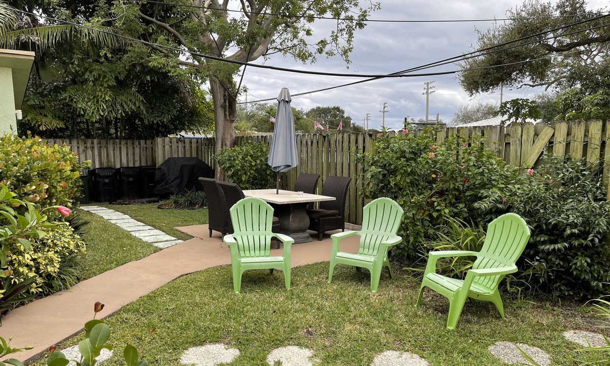Croissant Park Apartment | Clean, bright centrally located