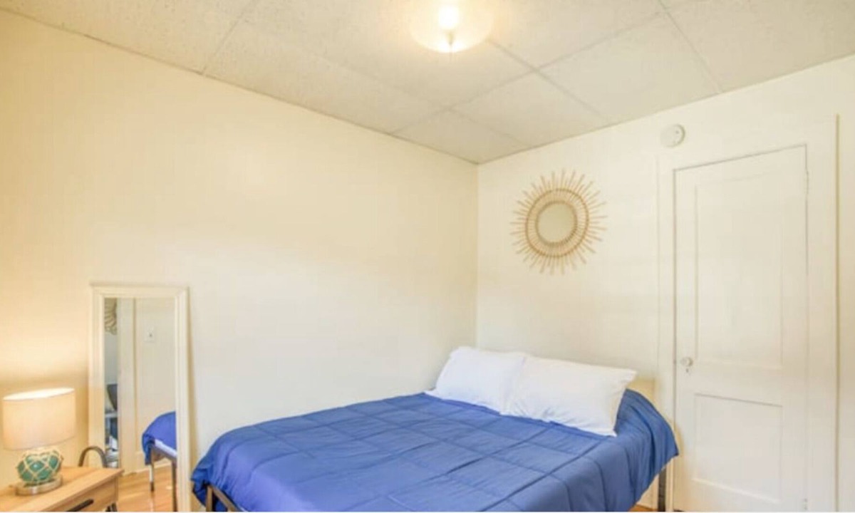 Beacon Apartment | Clean Cozy Getaway | On Main Street | Free Parking