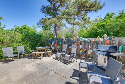 North Truro House | Close to Beach & P-Town! Cottage w/Bay Views