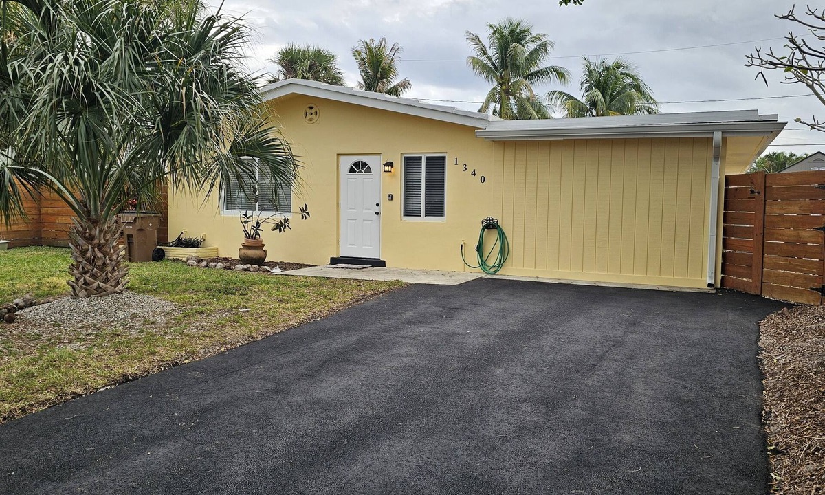 Deerfield Beach House | Close to it all, clean, safe and updated. A short walk to the beach and action.