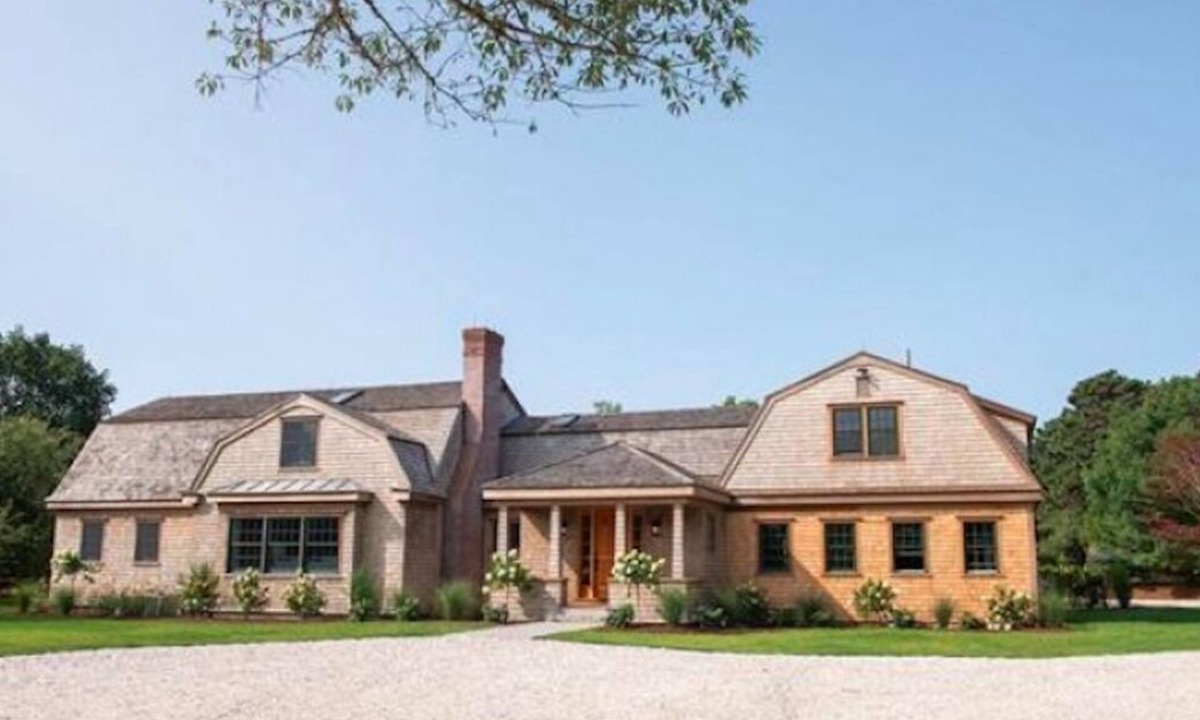 Nantucket House | Club Cisco- Luxurious private estate, heated pool, steps to brewery, sleeps 12!