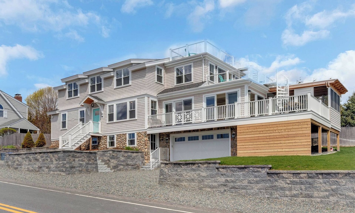 Great Neck House | Coastal Beach House Escape