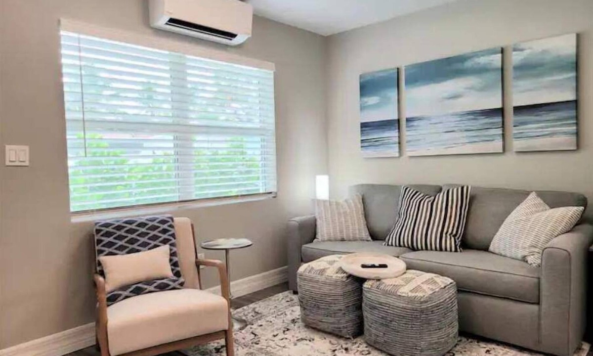 East Central Boulevard Apartment | Coastal Breezes -Walk to the Beach
