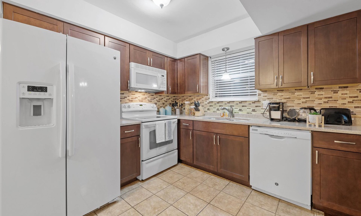 Fentress House | Coastal COZY 4BR Home Central to VB Attractions! - 30 Night Min.