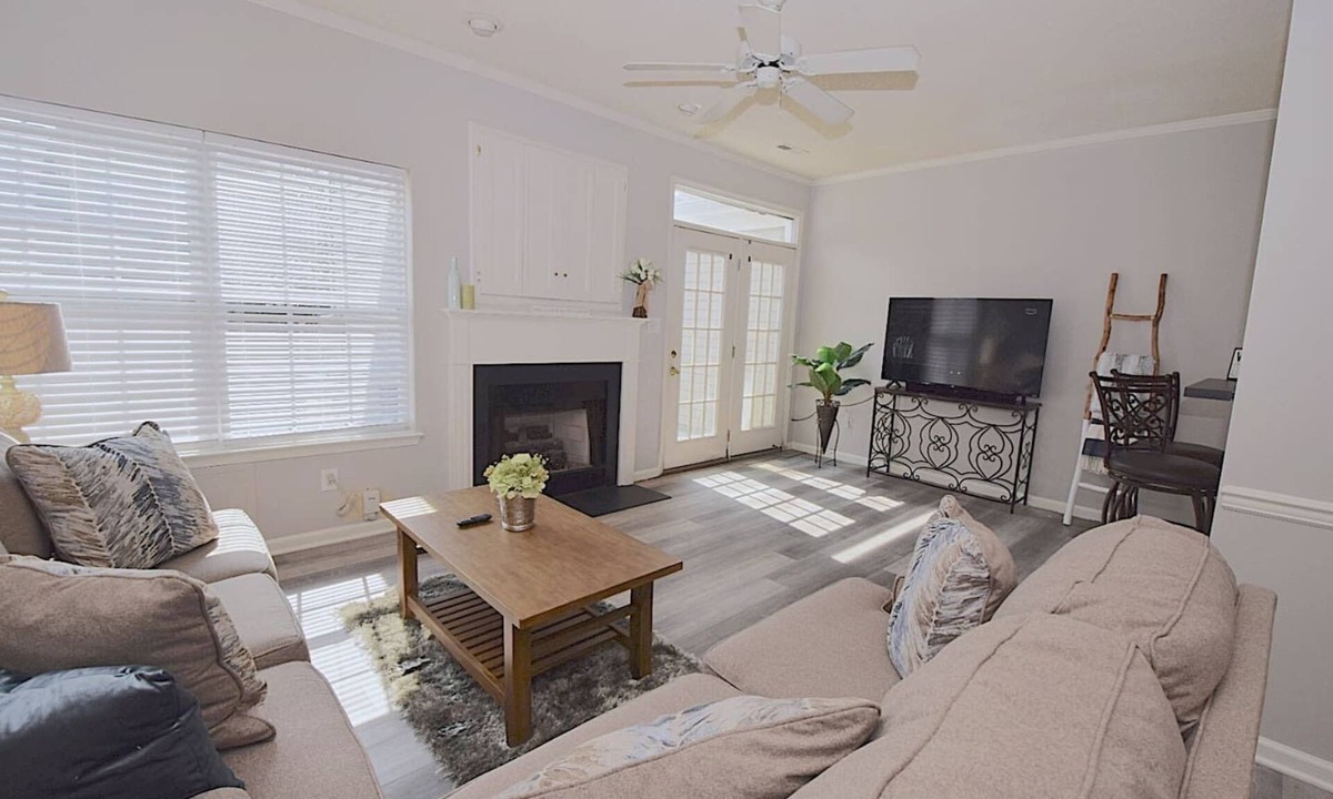 Virginia Beach Villa | ♥️Coastal Getaway♥️~Large Clean-n-Cozy 3Bdrm Home